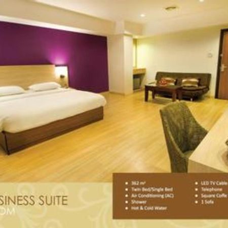 Borneo Hotel Pontianak Extérieur photo