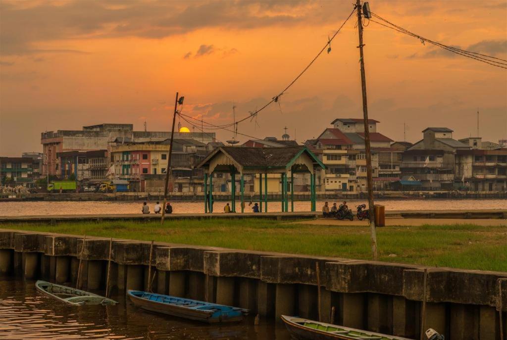 Borneo Hotel Pontianak Extérieur photo