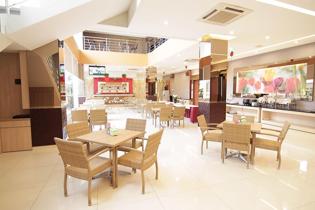 Borneo Hotel Pontianak Extérieur photo