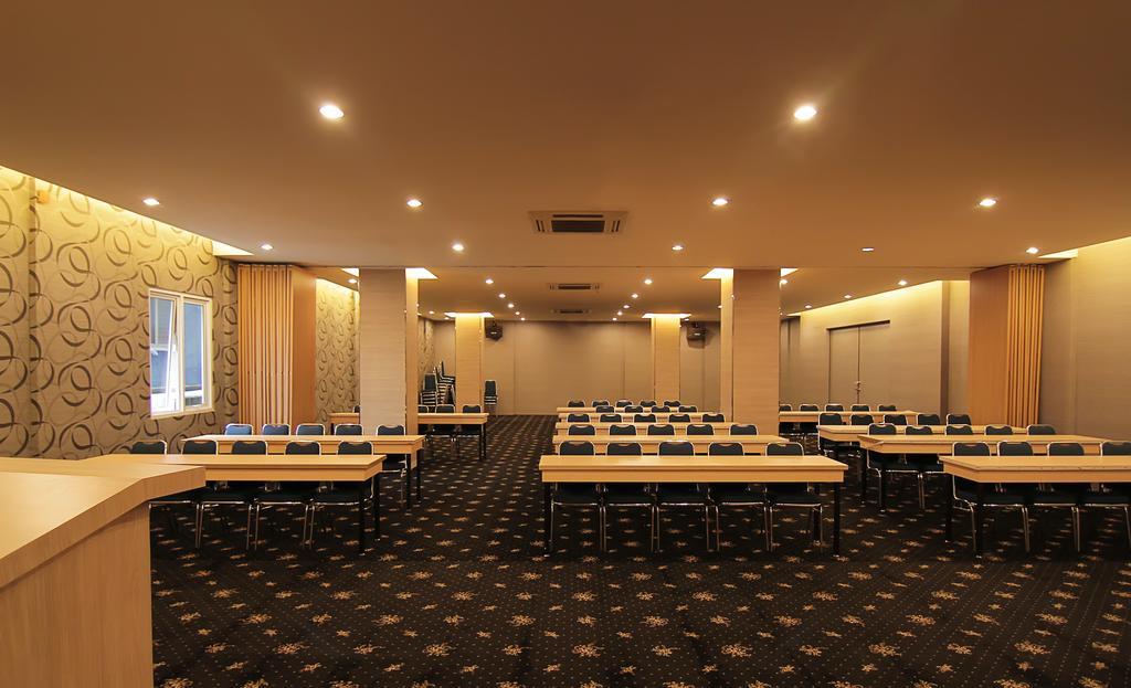 Borneo Hotel Pontianak Extérieur photo