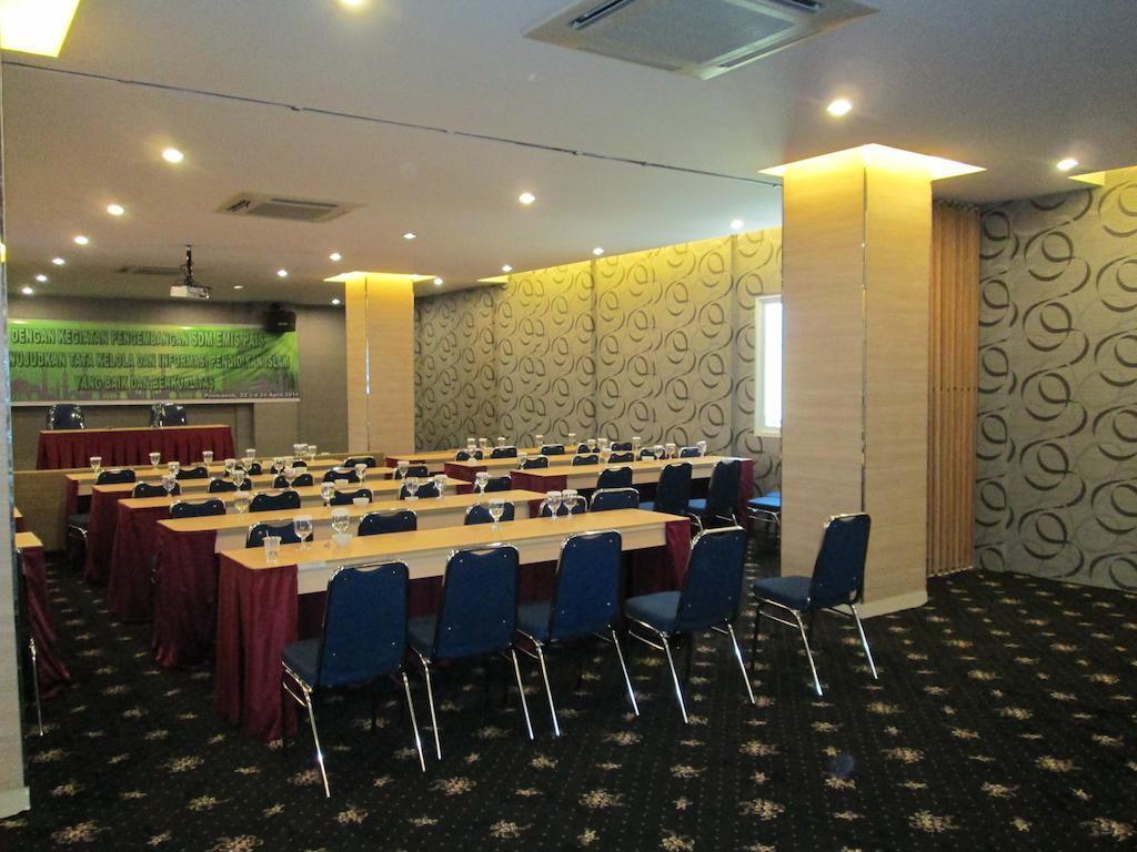 Borneo Hotel Pontianak Extérieur photo