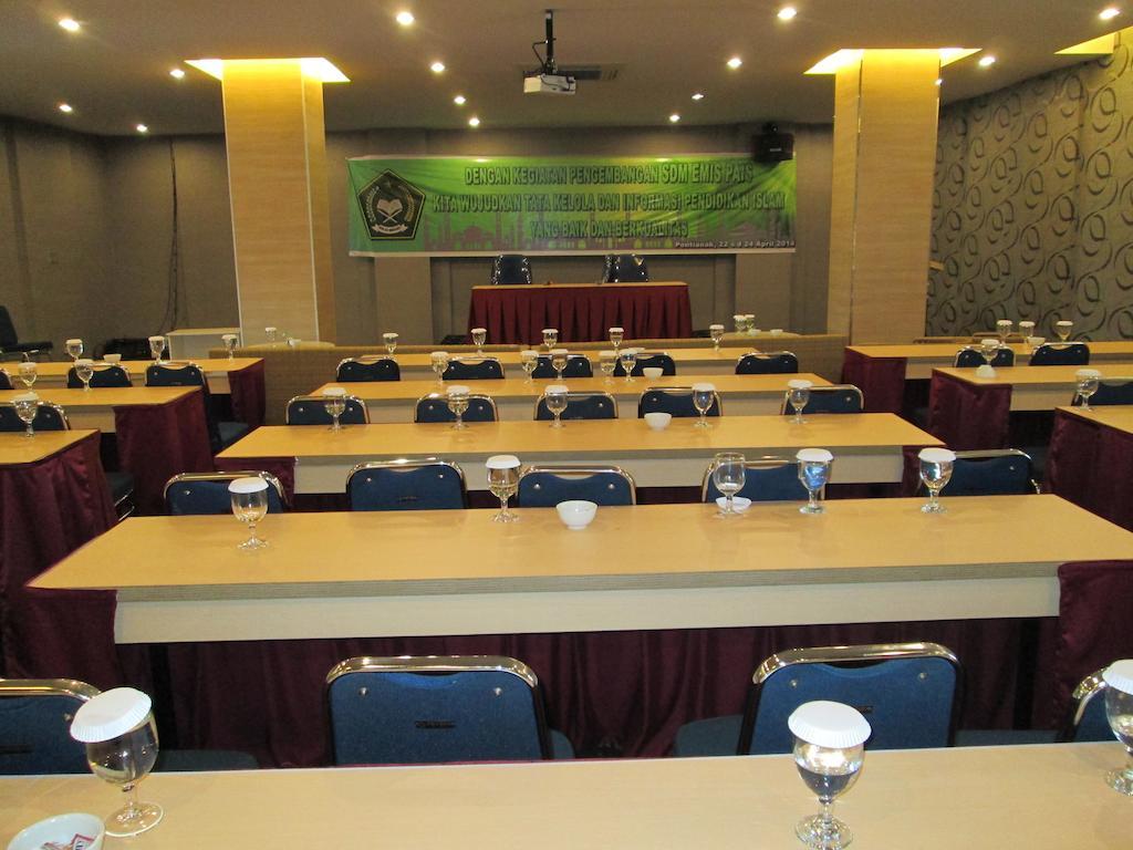 Borneo Hotel Pontianak Extérieur photo